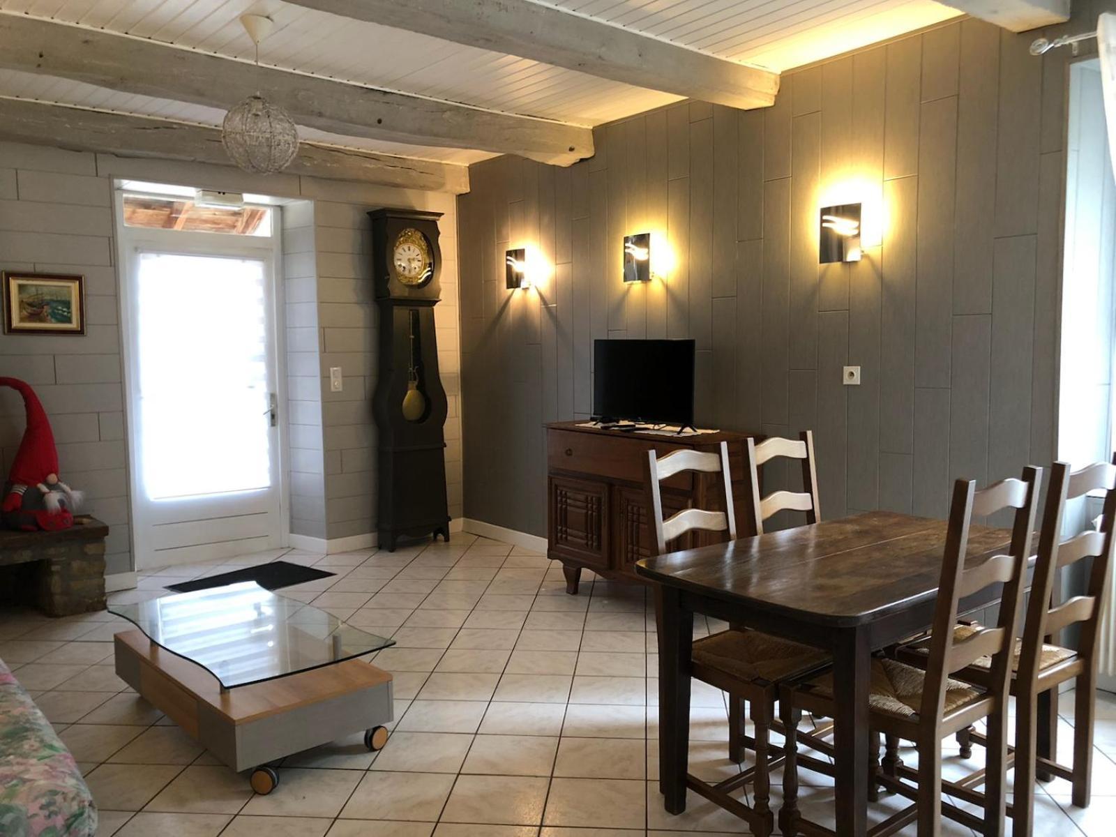 Ougney-Douvot Aux Berges Du Doubs Bed & Breakfast エクステリア 写真